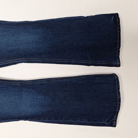 Maurices "NEW" Dark Wash Retro High Rise Curvy Fit 90s Flare Denim Jeans Size 2 - Picture 3 of 12